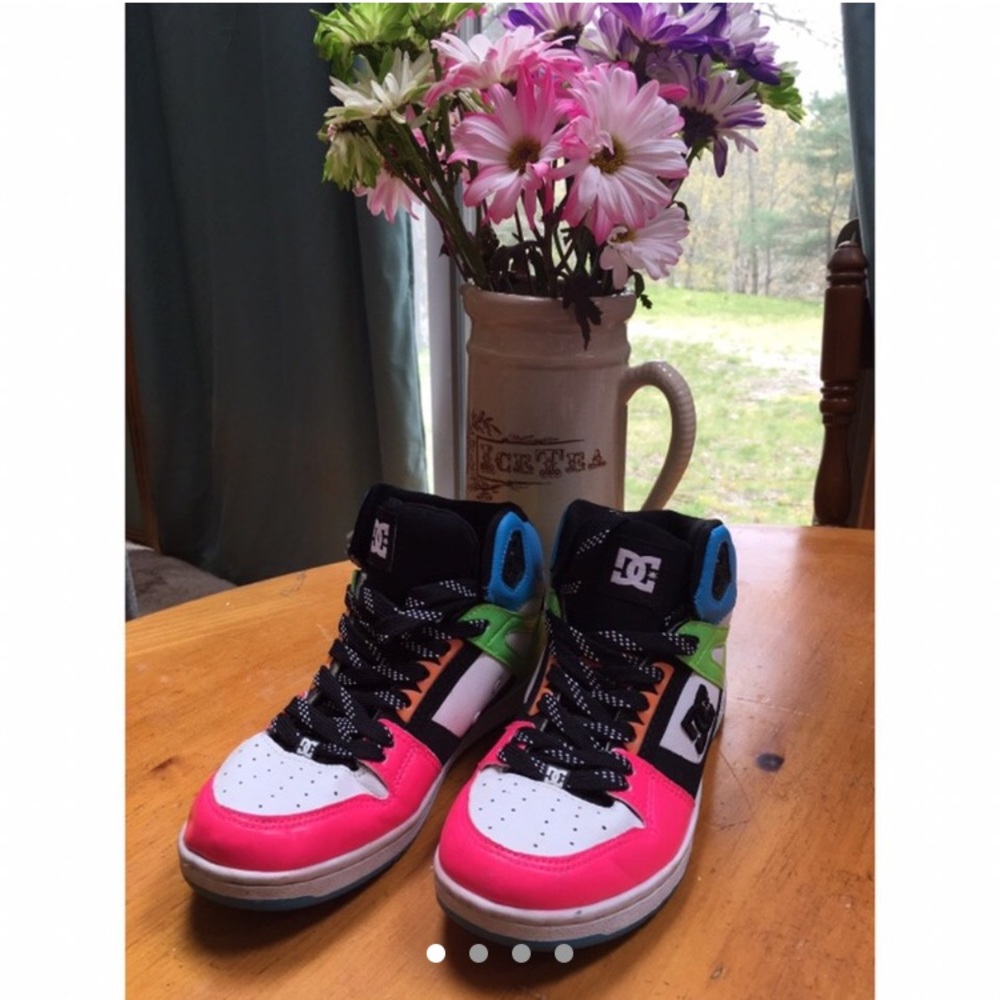 Colorful DC skate sneakers 🤩